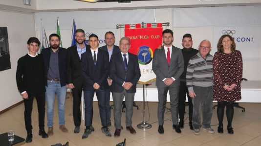 Il Panatlhon Firenze ha premiato atleti, dirigenti sportivi e giornalisti che si sono distinti nel corso del 2018 per impegno e correttezza nell’ambito dello sport. La premiazione si è svolta presso la sede del CONI a Firenze.
